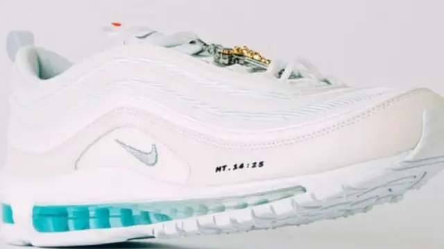 Sepatu 'Jesus Shoes' Nike (MSCHF/Aqilah Ananda Purwanti)