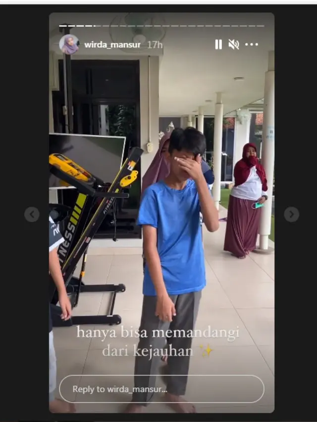 Kesedih anak-anak saat Yusuf MAnsur dilarikan ke rumah sakit