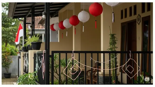 10 Potret Dekorasi Teras Rumah untuk Meriahkan HUT RI, Bernuansa Merah Putih