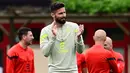 <p>Milan akan terlebih dahulu bertindak sebagai tuan rumah. Setelah itu, Inter akan ganti 'menjamu' mereka di stadion yang sama. (AFP/Marco Bertorello)</p>