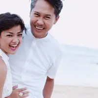 Mudik jadi sebuah tradisi bagi masyarakat Indonesia ketika Hari Raya Lebaran tiba. Namun, tradisi untuk bertemu dengan sanak saudara ini tak ada pada keluarga Nirina Zubir. (Foto: instagram.com/nirinazubir_)