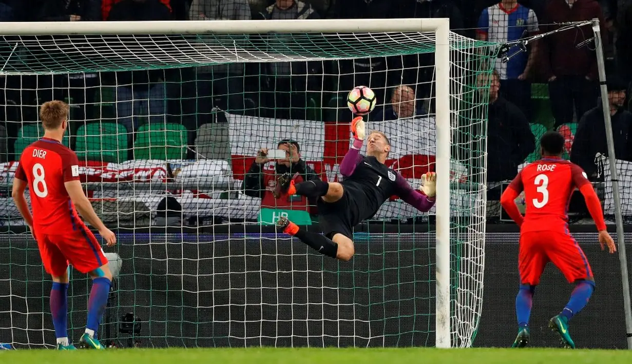 Joe Hart tampil cemerlang saat Inggris meraih hasil imbang saat bersua Slovenia, pada laga lanjutan Grup F Kualifikasi Piala Dunia 2018 zona Eropa, di Stadion Stozice, Ljubljana, Rabu (12/10/2016) dini hari WIB. (Action Images via Reuters/Carl Recine)