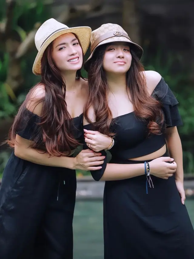 Angel Karamoy dan Lovely (Instagram/@realangelkaramoy)
