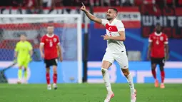 Di menit awal pertandingan, Merih Demiral membuka keunggulan Turki atas Austria. (Ronny HARTMANN/AFP)