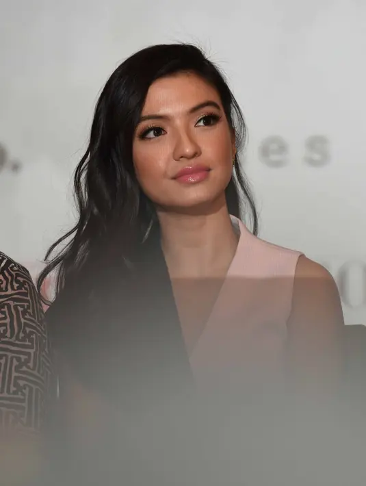 "Budget Alhamdulillah nggak besar karena perawatan yang dilakukan setiap hari dan konsisten. Aku percaya nggak ada perempuan yang jelek, tapi malas. Klo rajin kaya kita, kita bisa kembangkan diri dan improvisasi," ucap Raline. (Nurwahyunan/Bintang.com)