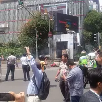 Ledakan yang diduga bom terjadi di Sarinah, Kamis (14/1). | via: Istimewa