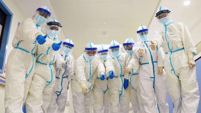 Para tenaga medis yang berjibaku di garda depan melawan Virus Corona