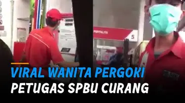 Wanita tersebut menginterogasi petugas dengan kesal.