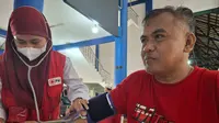Palang Merah Indonesia (PMI) Kota Tangerang kembali menggelar 'Siaga Lebaran', dengan menyediakan layanan pertolongan pertama, ambulans, dan mobil jenazah bagi pemudik. (Foto: Liputan6.com/Pramita Tristiawati).