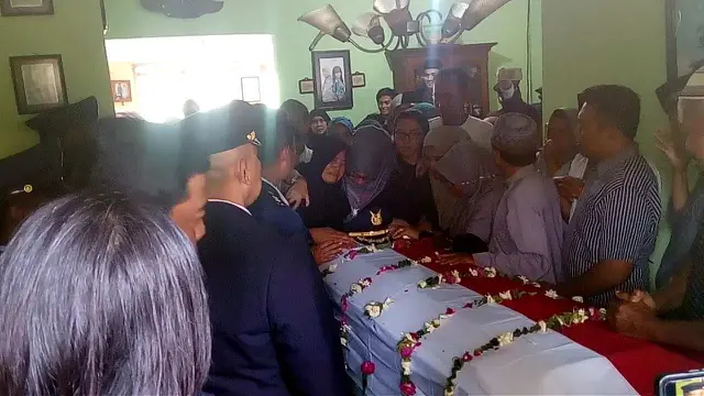 Duka di Rumah Pilot Pesawat Latih yang Jatuh di Cilacap
