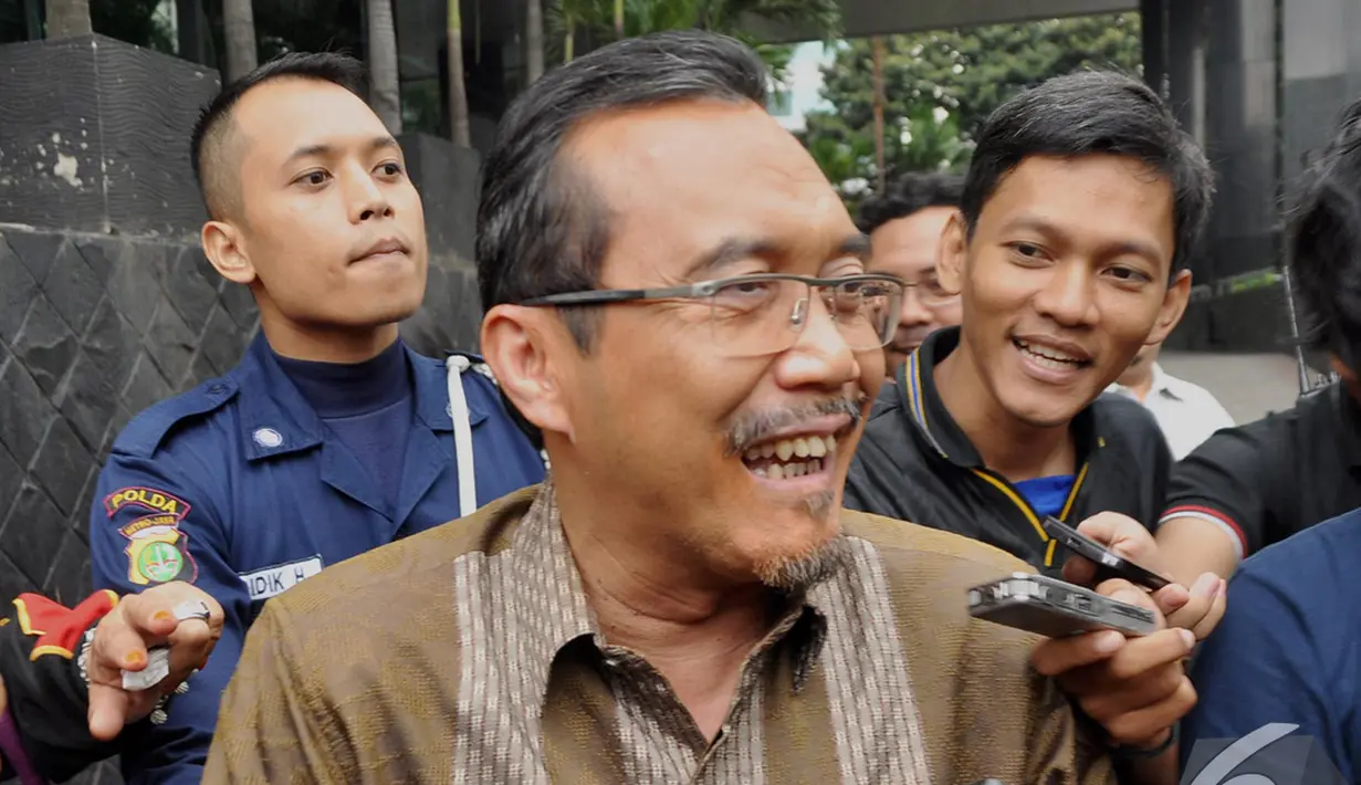 Suswono mengaku kedatangannya ke KPK untuk melaporkan harta kekayaannya usai menjabat sebagai pejabat negara, Jakarta, Kamis (30/10/2014). (Liputan6.com/Miftahul Hayat)