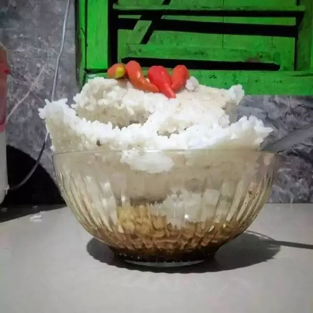 7 Potret Menu Makan Nyeleneh Lauknya Irit Banget Ini Bikin Kasihan