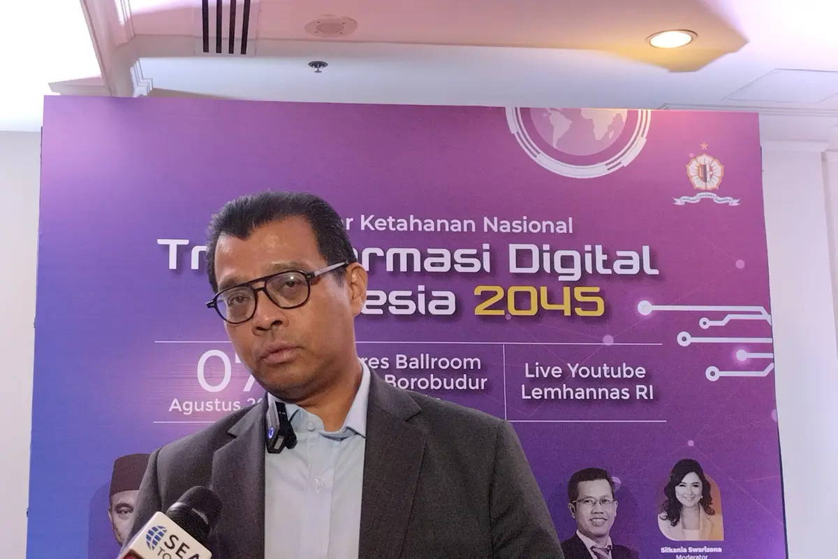 Gubernur Lembaga Ketahanan Nasional (Lemhanas) RI Andi Widjajanto saat menghadiri seminar ketahanan nasional bertajuk Transformasi Digital Indonesia 2045 di Flores Ballroom Hotel Borobudur, Jakarta Pusat. (Liputan6.com/Winda Nelvira)