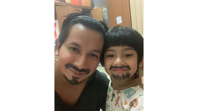 7 Potret Keakraban Sonny Septian dan King Faaz Arafiq, Kompak Banget