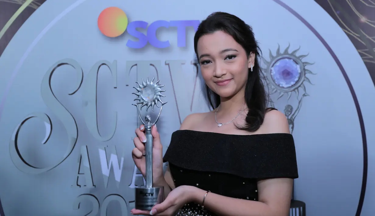 "Ini penghargaan pertama aku makanya aku syok. Karena ini aku ngerasa aku dapat awards, semoga kedepannya aku bisa dapat lagi," tandasnya. (Adrian Putra/Bintang.com)