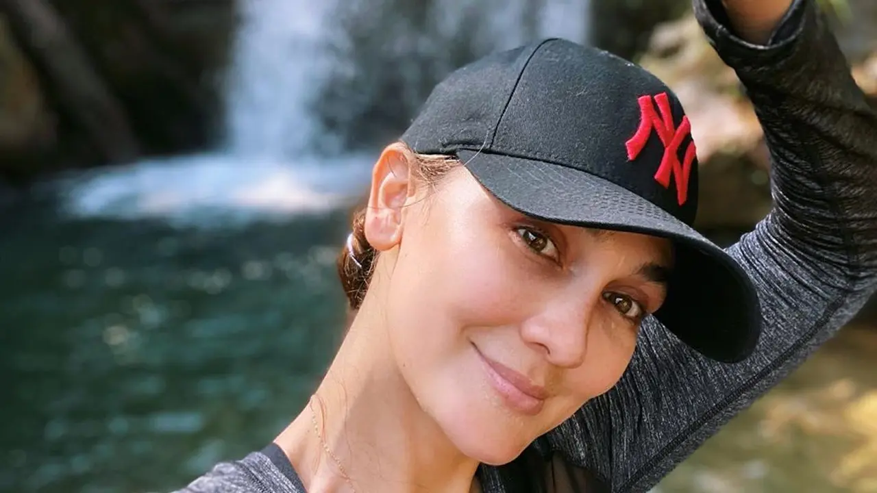 6 Gaya Luna Maya saat Bersepeda, Makin Cantik dan Bugar