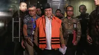 KPK Tahan Bupati Lampung Selatan Zainudin Hasan di Rutan Jaktim. (Liputan6.com/Faizal Fanani)