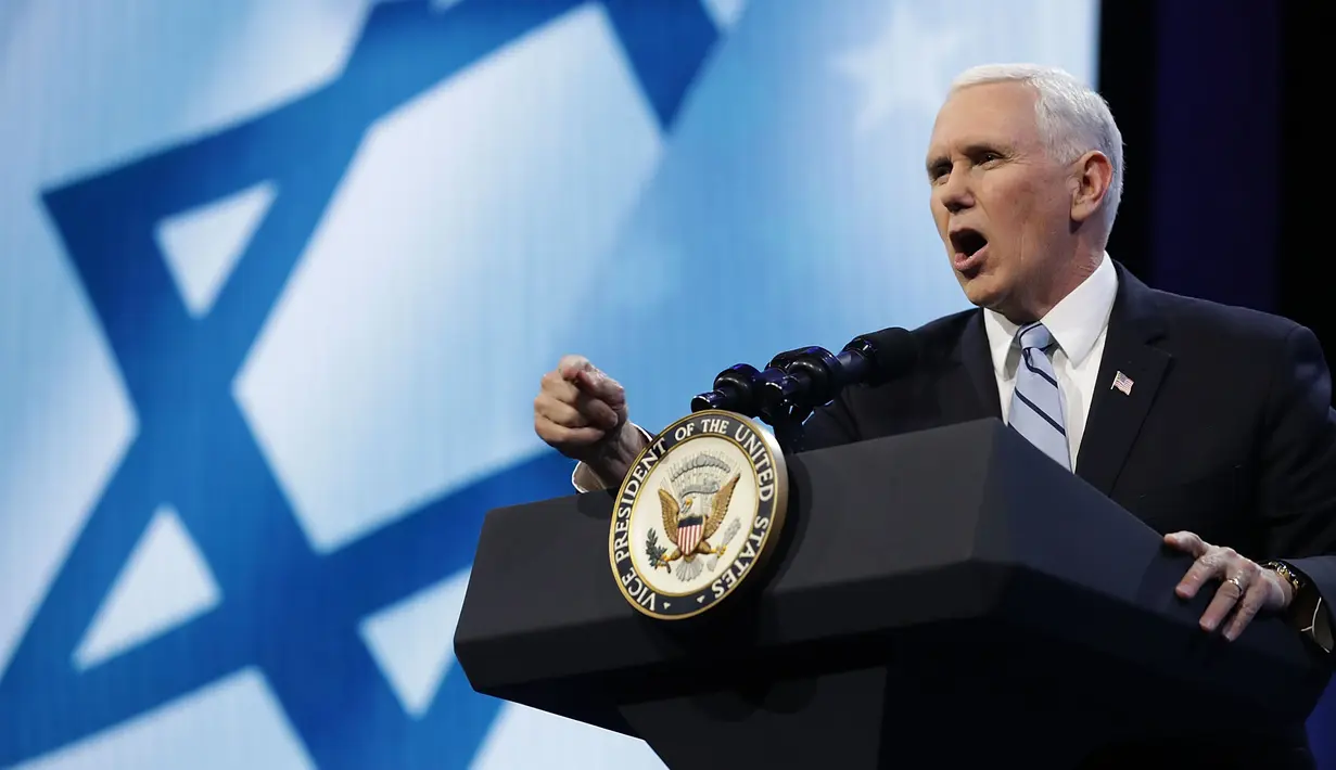 Wakil Presiden AS Mike Pence menyampaikan pidato saat konferensi kebijakan tahunan Komite Hubungan Masyarakat Israel-Amerika Serikat di Washington (5/3). (Chip Somodevilla / Getty Images / AFP)