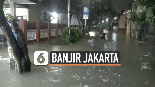 Kawasan Klender Jakarta Timur terendam banjir Jumat (19/2) dini hari. Banjir dipicu hujan yang terus mengguyur sejak hari Kamis.