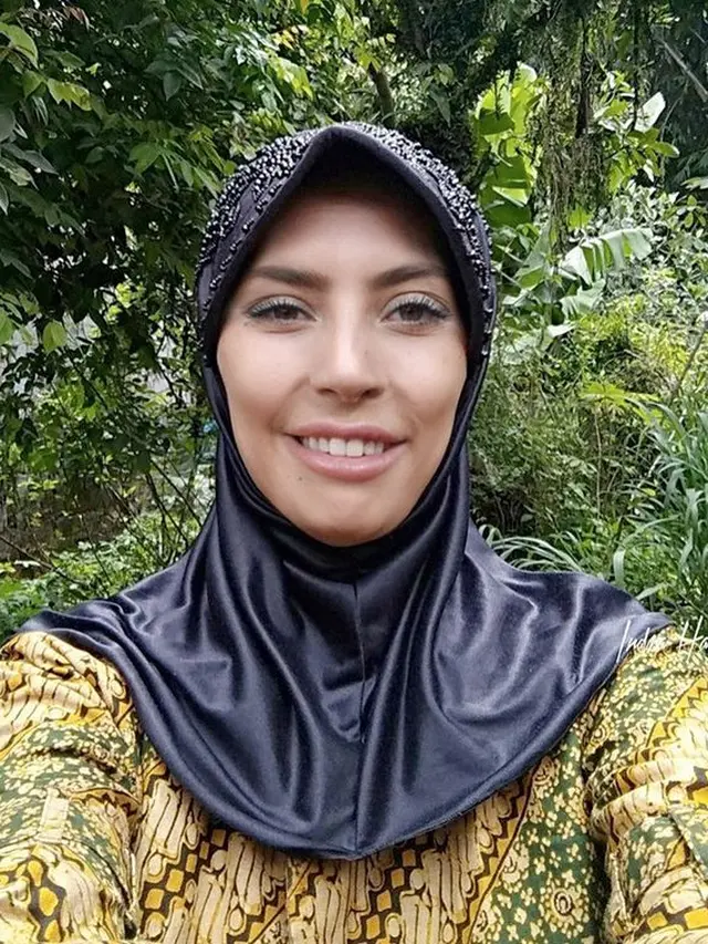 8 Editan Foto Artis Hollywood Edisi Ramadan Ini Bikin Geleng Kepala