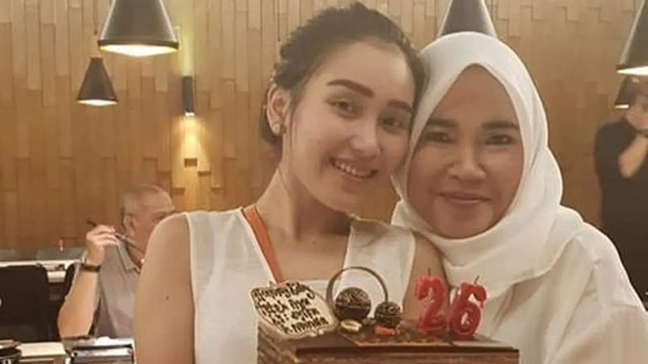 [Bintang] Ultah Ayu Ting Ting