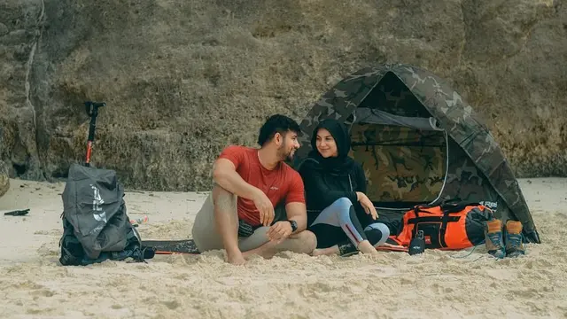 Tetap Mesra, Ini 6 Momen Ammar Zoni dan Irish Bella Camping Bareng