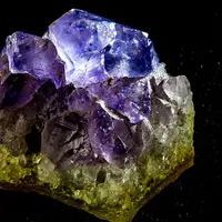 Bermacam-macam jenis batu kecubung yang menjadi buruan para pencinta batu akik.