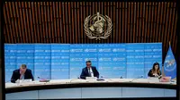 Direktur Jenderal WHO Tedros Adhanom Ghebreyesus (tengah) saat konferensi pers daring dari Swiss dilihat di Brussel, Belgia, Senin (29/6/2020). Virus corona COVID-19 telah menginfeksi lebih dari 10 juta orang di seluruh dunia, lebih dari 500 ribu di antaranya meninggal dunia. (Xinhua/Zhang Cheng)