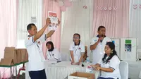 Petugas KPPS TPS 034 Manahan mulai melakukan penghitungan suara.(Liputan6.com/Fajar Abrori)
