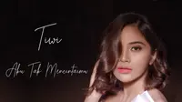 Setelah lama vakum di industri musik, Tiwi eks T2 akhirnya merilis single baru bertajuk "Aku Tak Mencintaimu". (credit: YouTube Chorus Production)