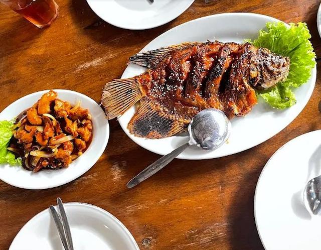 1. Bale Ayu Giwangan Jadi Pilihan Favorit Berbuka karena Menu Ikan Bakar