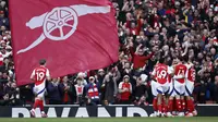 Pemain Arsenal merayakan gol yang dicetak Mikel Merino ke gawang Chelsea dalam laga pekan 29 Premier League 2024/2025 di Emirates Stadium, Minggu (16/3/2025). (BENJAMIN CREMEL / AFP)