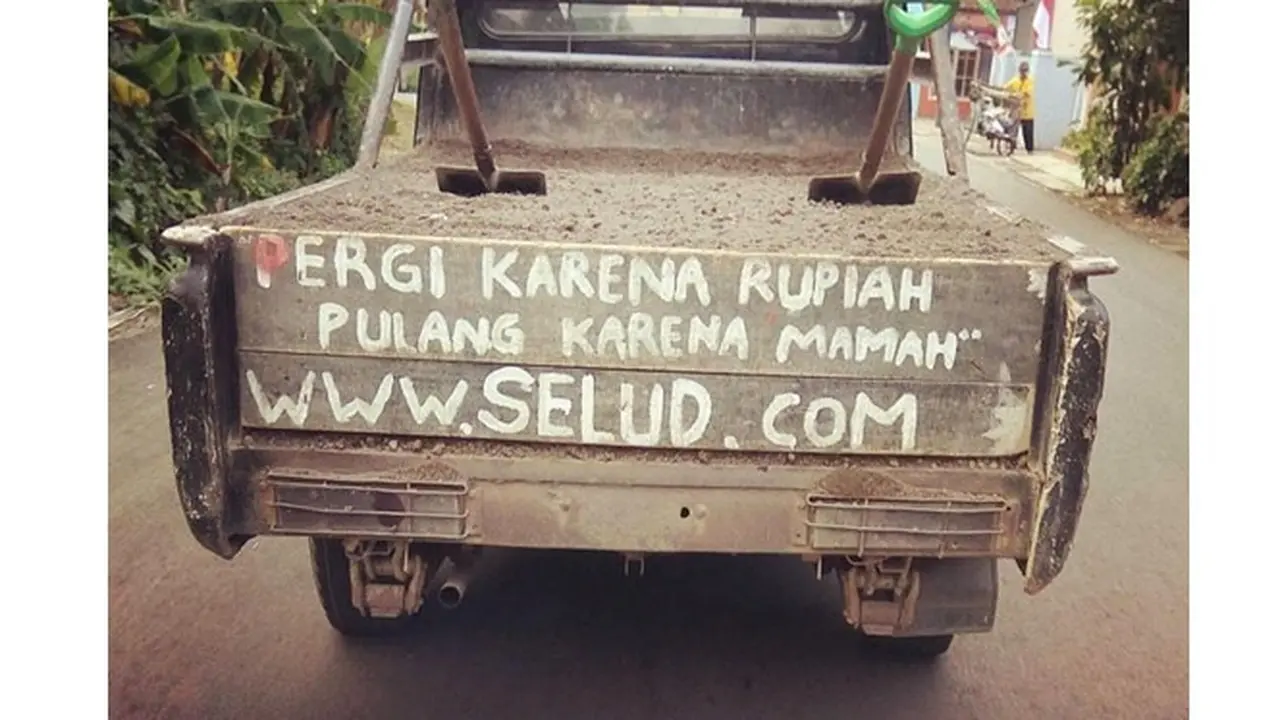 6 Pesan Nyeleneh di Mobil Pick-up Ini Bikin Geleng Kepala