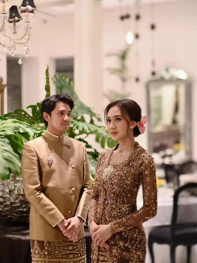 6 Detail Busana Arbani Yasiz dan Raissa Ramadhani di Momen Tunangan, Bernuansa Emas