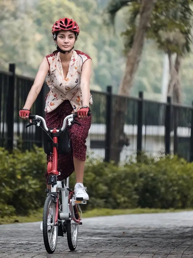 Jadi Single Mom, Ini 7 Pesona Kirana Larasati yang Terlihat Bak Anak Muda