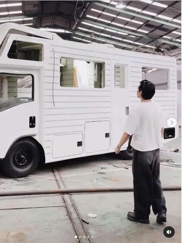 6 Potret Camper Van Rey Mbayang yang Dibuat untuk Dinda Hauw, Siap Traveling Bareng