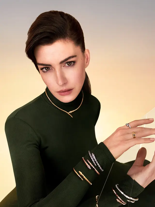 Glamour Modern Serpenti Bvlgari 2026 Lewat Gaya Anne Hathaway dan Priyanka Chopra Jonas