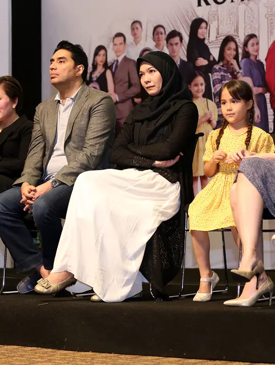 'Elif Indonesia' dibintangi Nicole Rossi (Elif), Rianti Cartwright (Malika), Eksanti, Atalarik Syah, Dinda Kirana, Rizky Nazar, Tsania Marwa, Derry Drajat, Tasya, Ayudia Pasha, Yunita Siregar dan Lionil Hendrik. (Andy Masela/Bintang.com)