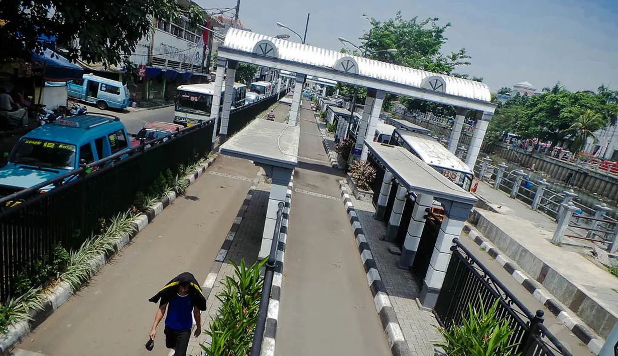 Suasana sepi di terminal bus Kota Tua, Jakarta, Selasa (9/9/14). (Liputan6.com/Faizal Fanani)