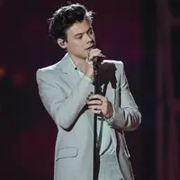 Ajang tahunan Victoria’s Secret kembali dihelat belum lama ini. Bukan hanya para model cantik dan seksi, namun Harry Styles juga didapuk menjadi penampilan di Victoria’s Secret 2017 kemarin. (AFP/Fred Dufour)