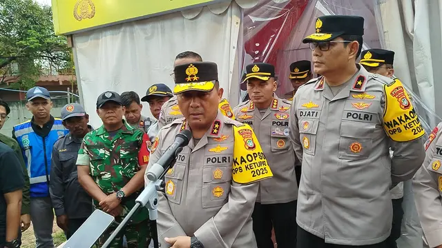 Kapolda Metro Jaya Irjen Pol Karyoto di Rest Area Km 39A Tol Jakarta-Cikampek, Sabtu (22/3/2025) (Liputan6.com/Ady Anugrahadi)