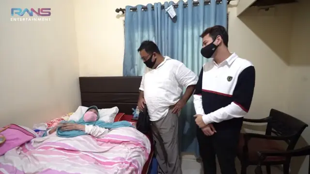6 Momen Raffi Ahmad Jenguk Aminah Cendrakasih ‘Si Doel’, Suatu Kebanggaan