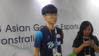 Lee Sang-hyeok (kiri) alias Faker, atlet e-sports handal Korea Selatan di nomor League of Legends.