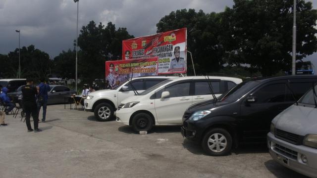 Tujuh mobil pribadi ditinggal begitu saja oleh pemiliknya di area parkir Soewarna, Terminal 1B dan area Gedung 600 Bandara Soekarno Hatta.
