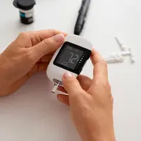 Makanan dan minuman yang harus dihindari penderita diabetes agar kestabilan kesehatannya tetap terjaga. (Sumber: Freepik).