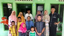 Syahrian Abimanyu, bintang Timnas Indonesia U-19 saat menikmati libur lebaran bersama keluarga besar di Banjarnegara. (Bola.com/Dok. Pribadi/Riskha Prasetya)