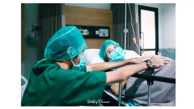 Dikaruniai Anak Kedua, Ini 6 Potret Thomas Nawilis Dampingi Persalinan Istri