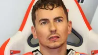 Jorge Lorenzo mengklaim layout baru Sirkuit Catalunya bakal menyulitkan Ducati dan Yamaha pada balapan MotoGP Catalunya, Minggu (11/6/2017). (EPA/EDDY LEMAISTRE)