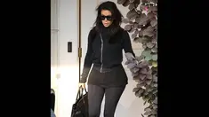 Kim Kardashian membuat sensasi gara-gara celana legging transparan yang dipakainya, Amerika Serikat, (18/9/14). (Dailymail)