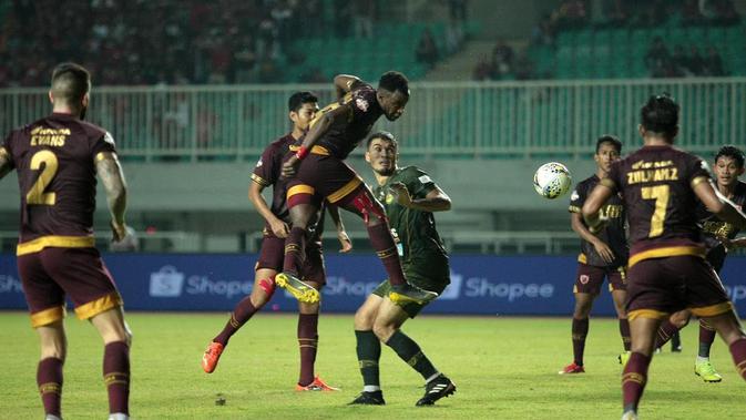 Duel Tira Persikabo vs PSM Makassar di Stadion Pakansari, Cibinong, Kabupaten Bogor, Rabu (29/5/2019). (Bola.com/Abdi Satria)